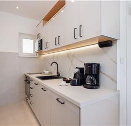 6 Bedroom Waterfront Villa with Pool in Uvala Ljubljeva near Trogir, Sleeps 12-13